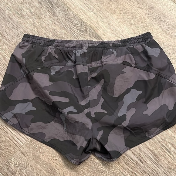 Old Navy Camo active shorts - Picture 4 of 4